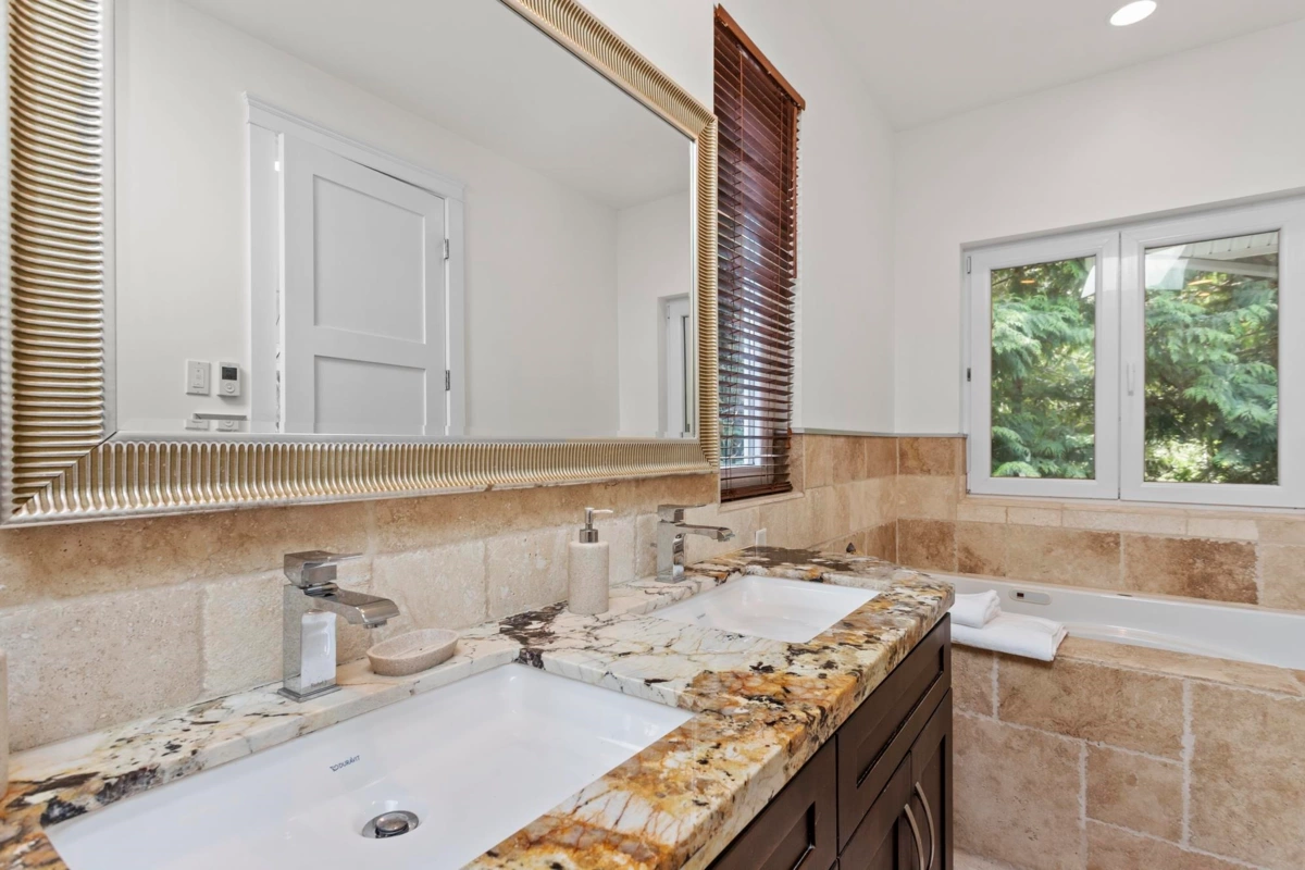 Outdoor Patio Photo of 220 Panorama Road, Lions Bay, BC V0N 2E0