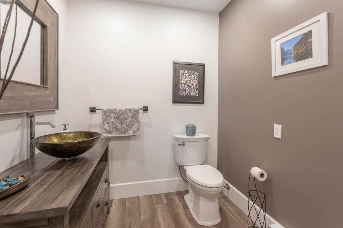 Powder Room Photo of 220 Panorama Road, Lions Bay, BC V0N 2E0