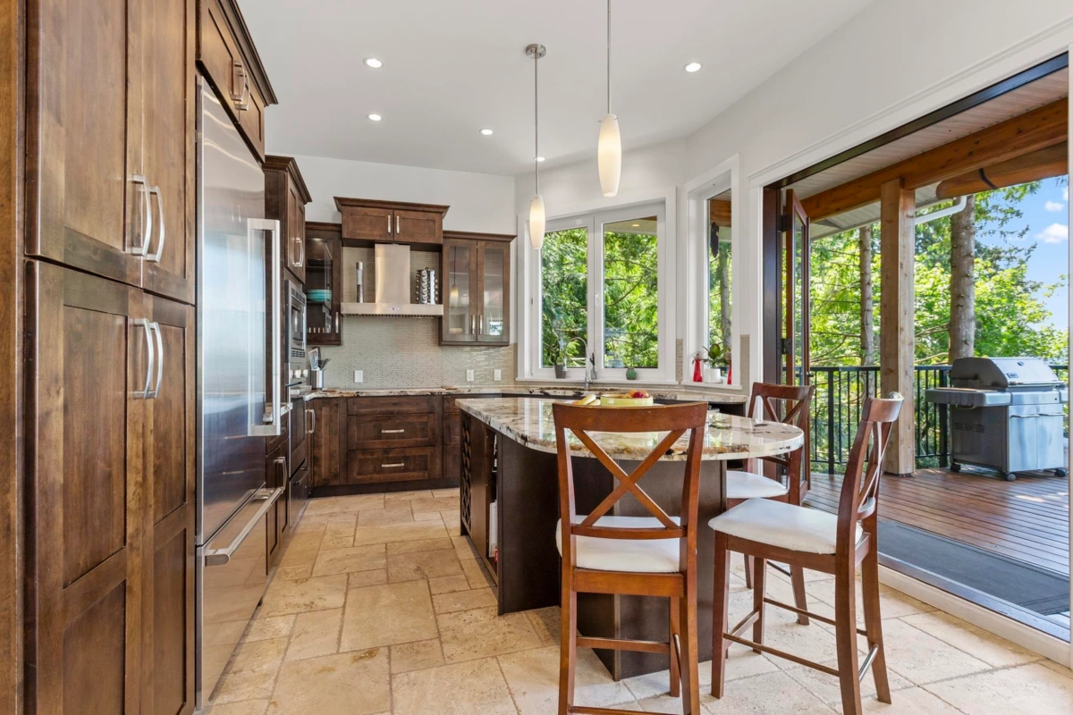 Primary Bathroom Photo of 220 Panorama Road, Lions Bay, BC V0N 2E0