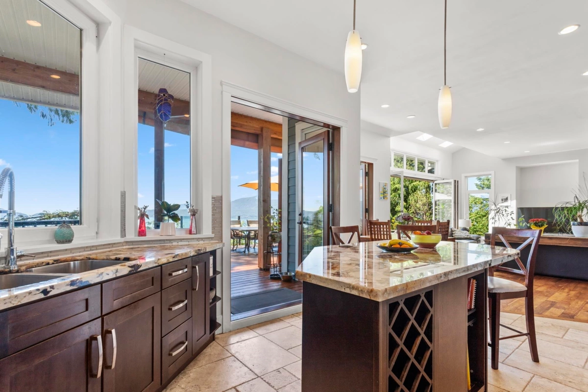 Walk-In Closet Photo of 220 Panorama Road, Lions Bay, BC V0N 2E0