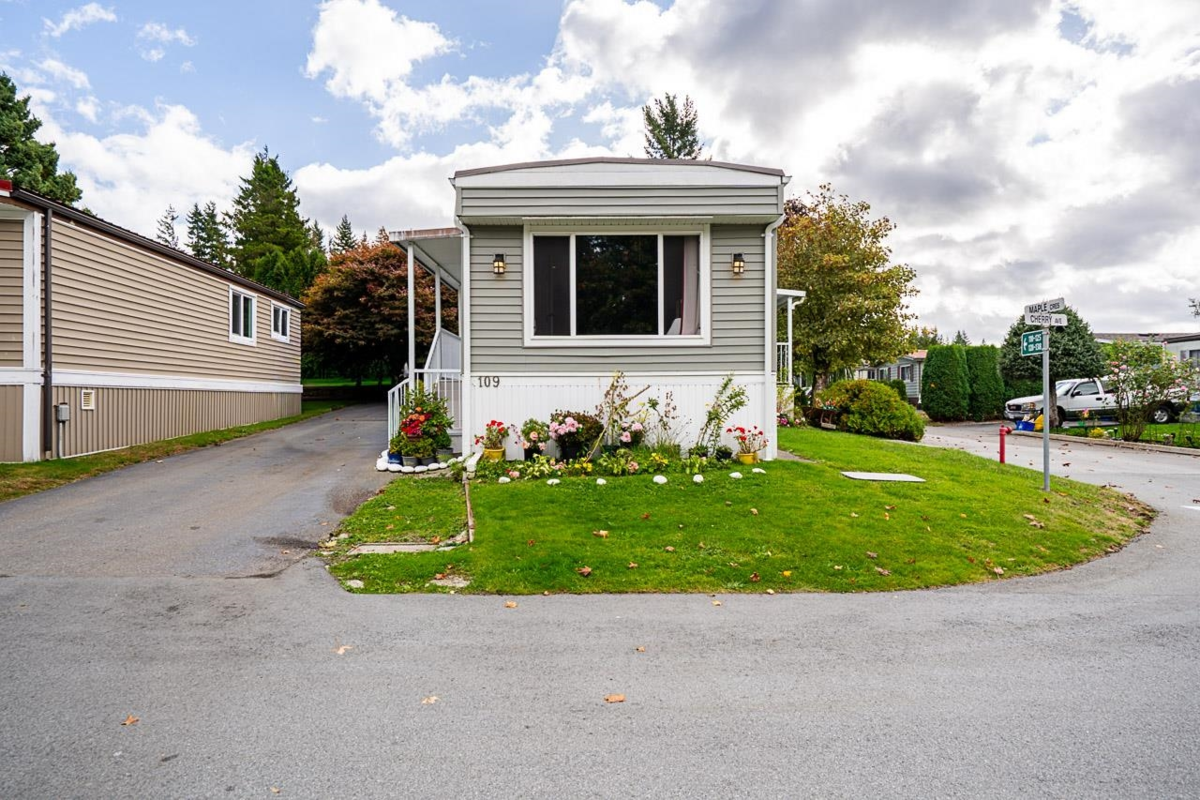 Dining Area Photo of 109 3665 244 Street, Langley, BC