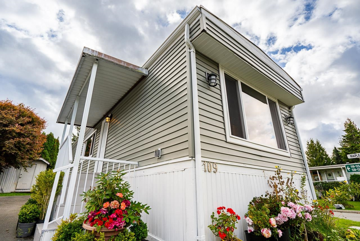 Kitchen Photo of 109 3665 244 Street, Langley, BC