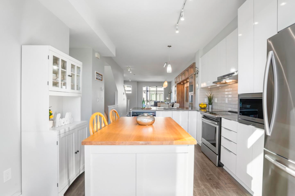 Front Yard Photo of 172 30930 Westridge Place, Abbotsford, BC