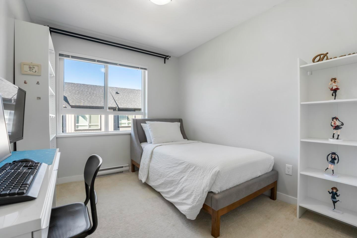 Guest Bathroom Photo of 172 30930 Westridge Place, Abbotsford, BC