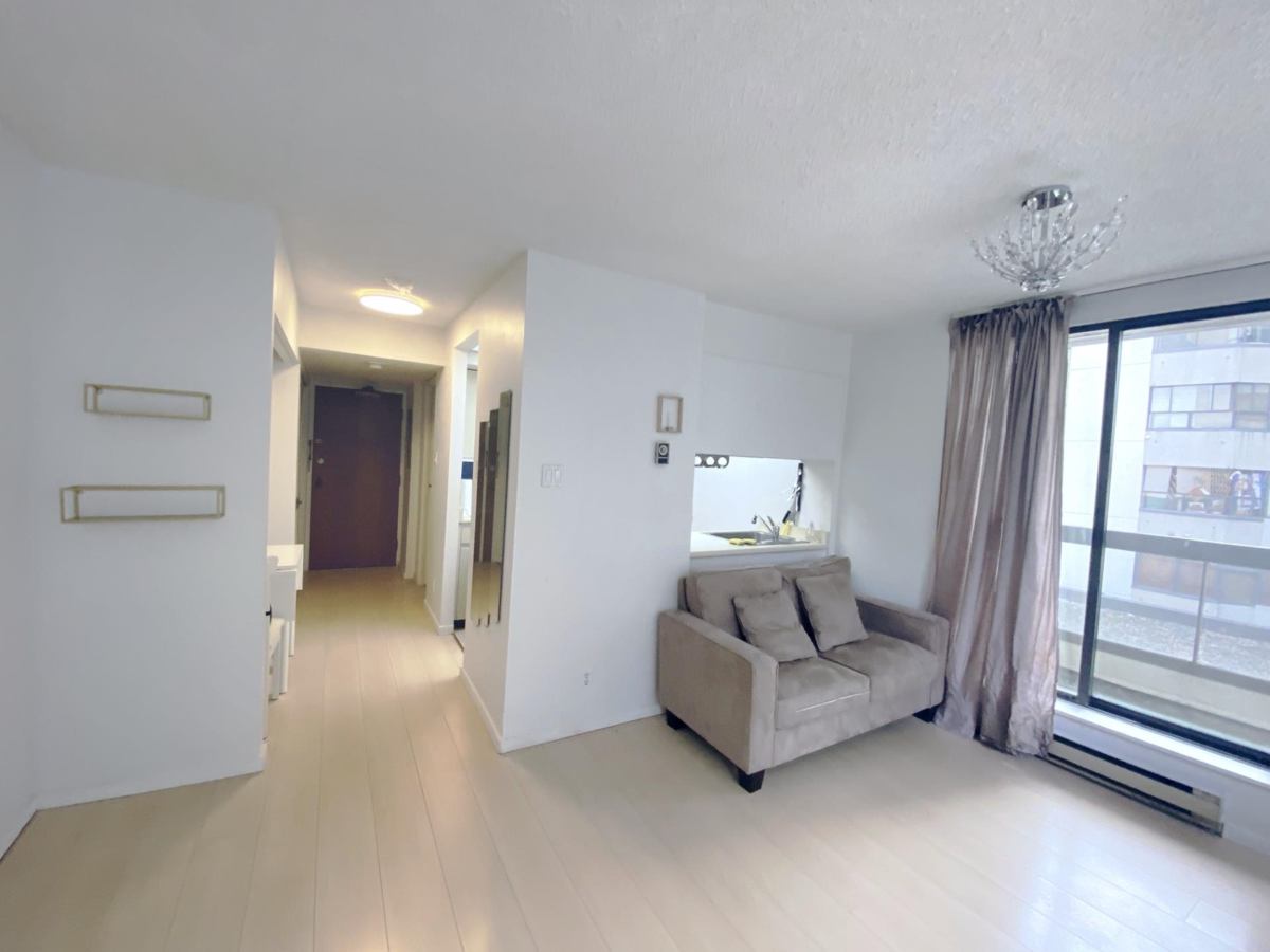 Kitchen Photo of 501 850 Burrard Street, Vancouver, BC