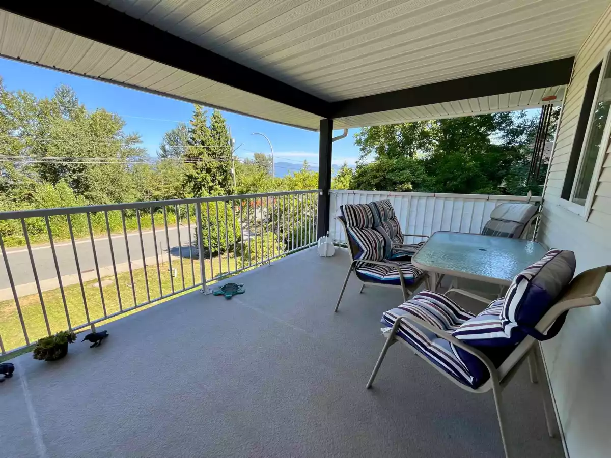 Dining Area Photo of 5800 Jinkerson Road, Chilliwack, BC
