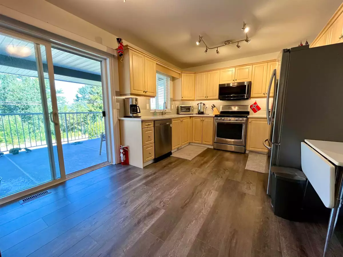 Primary Bathroom Photo of 5800 Jinkerson Road, Chilliwack, BC