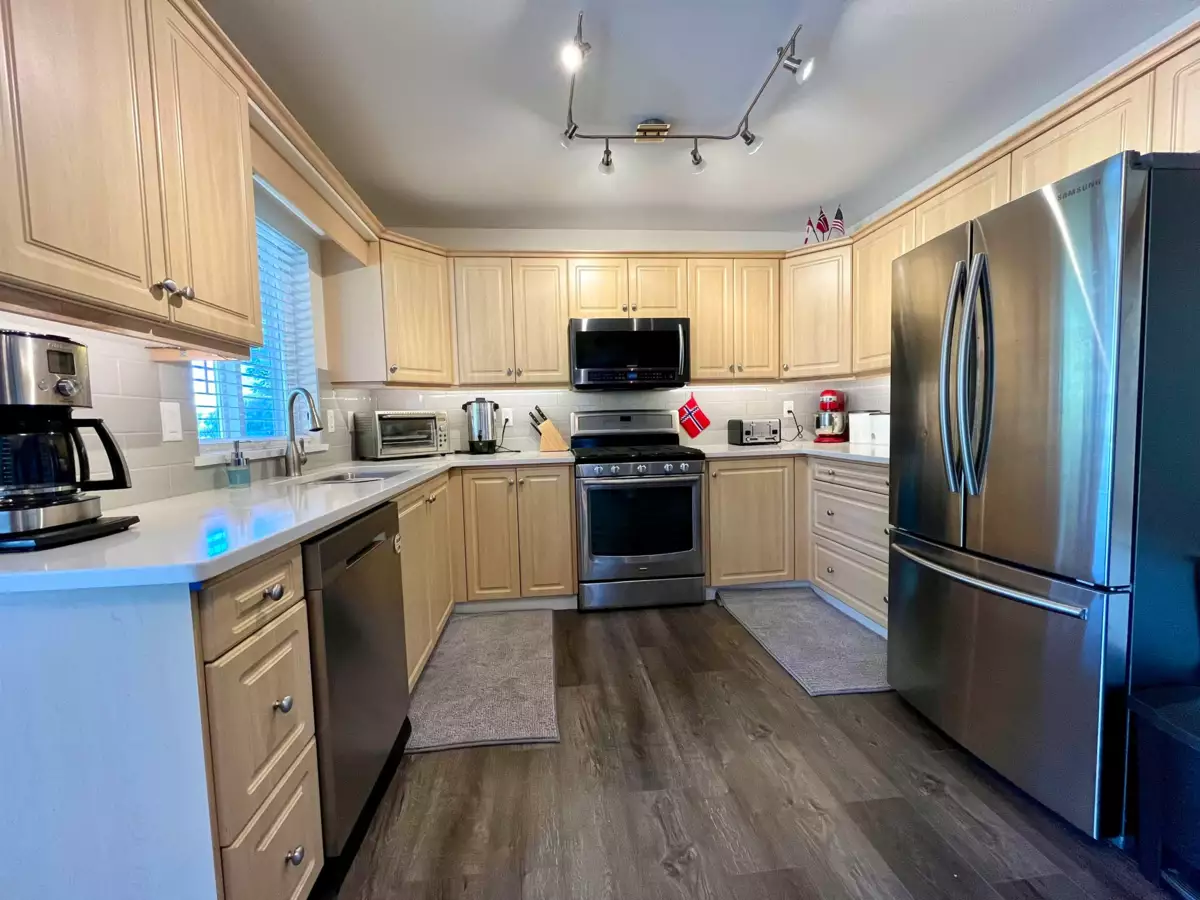 Walk-In Closet Photo of 5800 Jinkerson Road, Chilliwack, BC