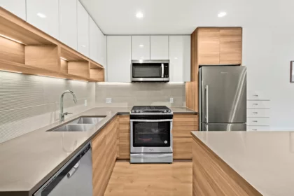 207 8850 University Crescent, Burnaby, BC, Burnaby — Apartment/Condo for sale
