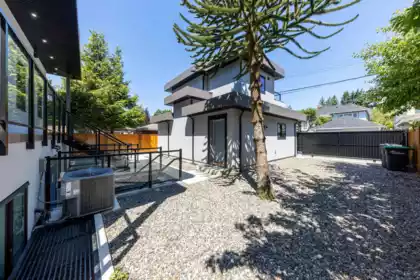 Hot Tub / Spa Photo of 3587 Mayfair Avenue, Vancouver, BC