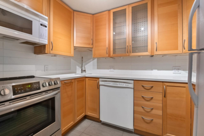 Guest Bathroom Photo of 104 925 W 15th Avenue, Vancouver, BC
