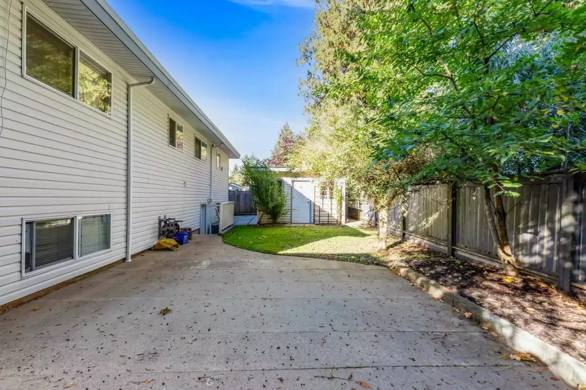 Breakfast Nook Photo of 11732 11730 Bonson Road, Pitt Meadows, BC
