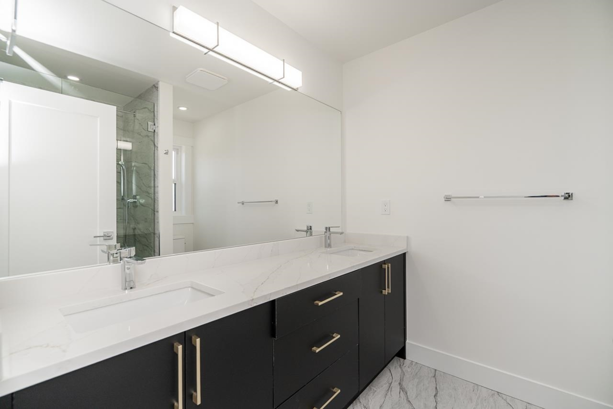 Guest Bathroom Photo of 20535 74b Avenue, Langley, BC