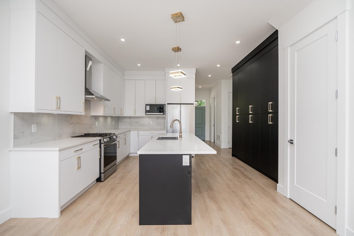 Living Room Photo of 20535 74b Avenue, Langley, BC