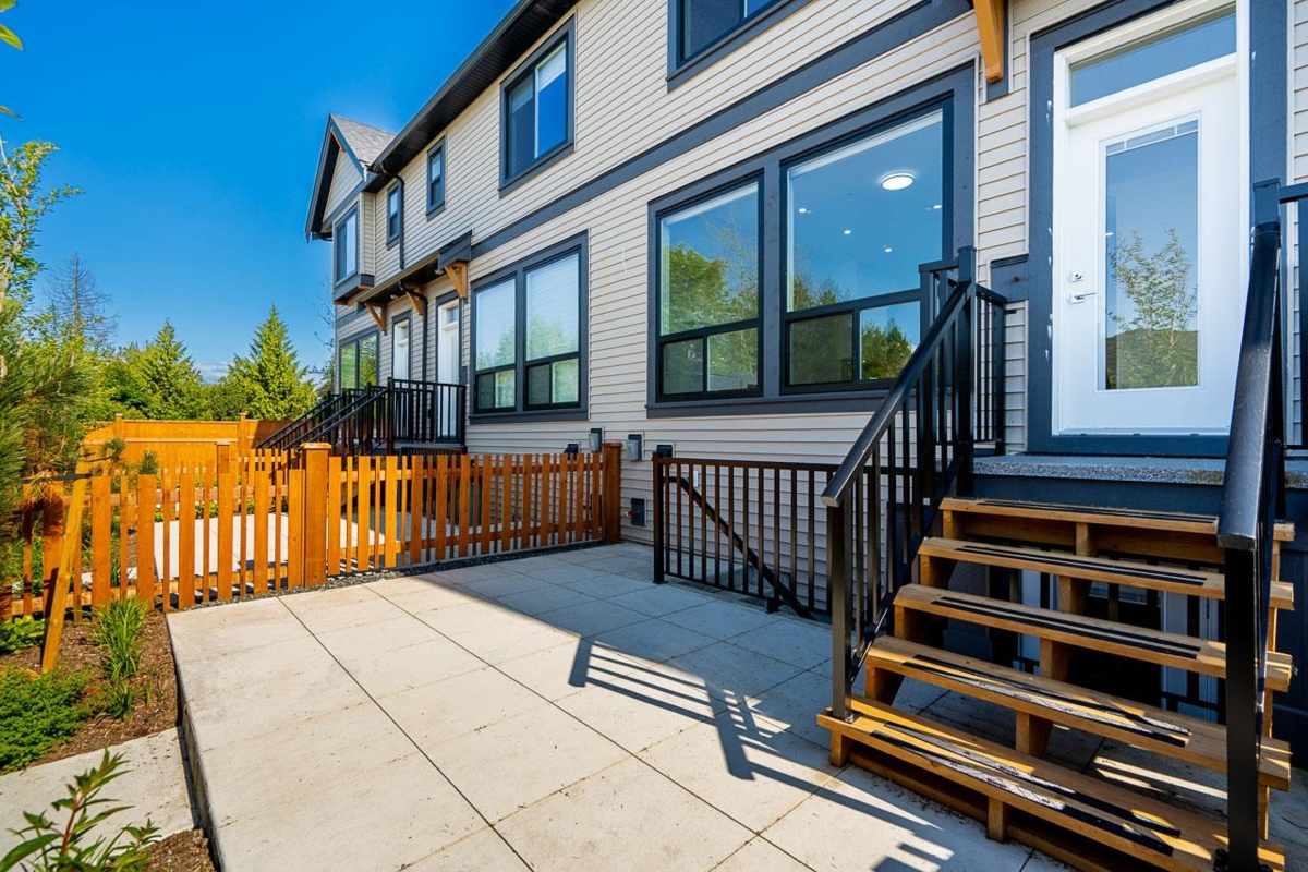 Swimming Pool Photo of 20535 74b Avenue, Langley, BC