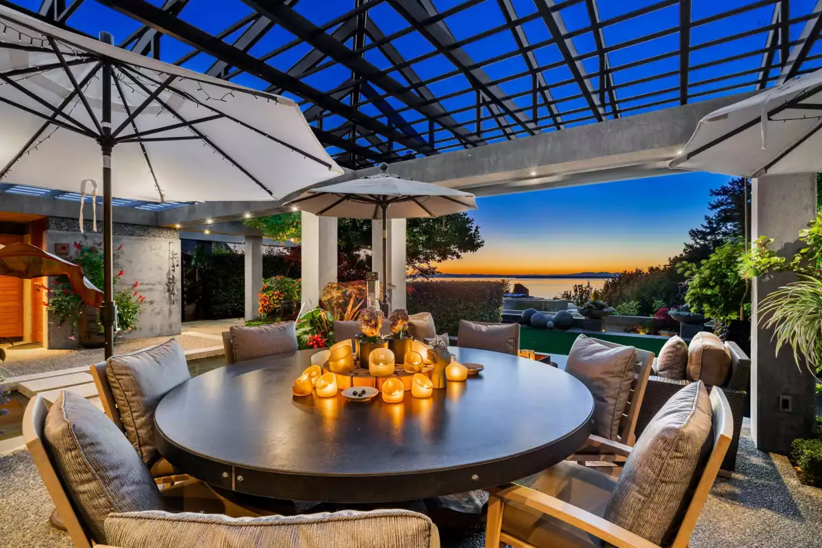 Dining Area Photo of 14971 Prospect Avenue, White Rock, BC