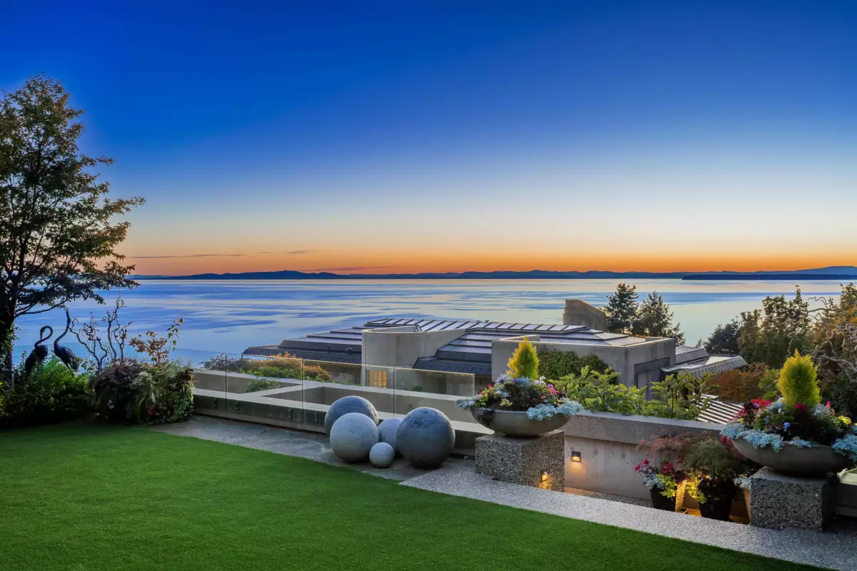 Exterior Rear Photo of 14971 Prospect Avenue, White Rock, BC