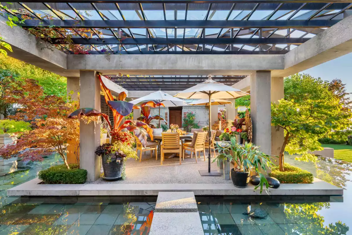 Front Yard Photo of 14971 Prospect Avenue, White Rock, BC