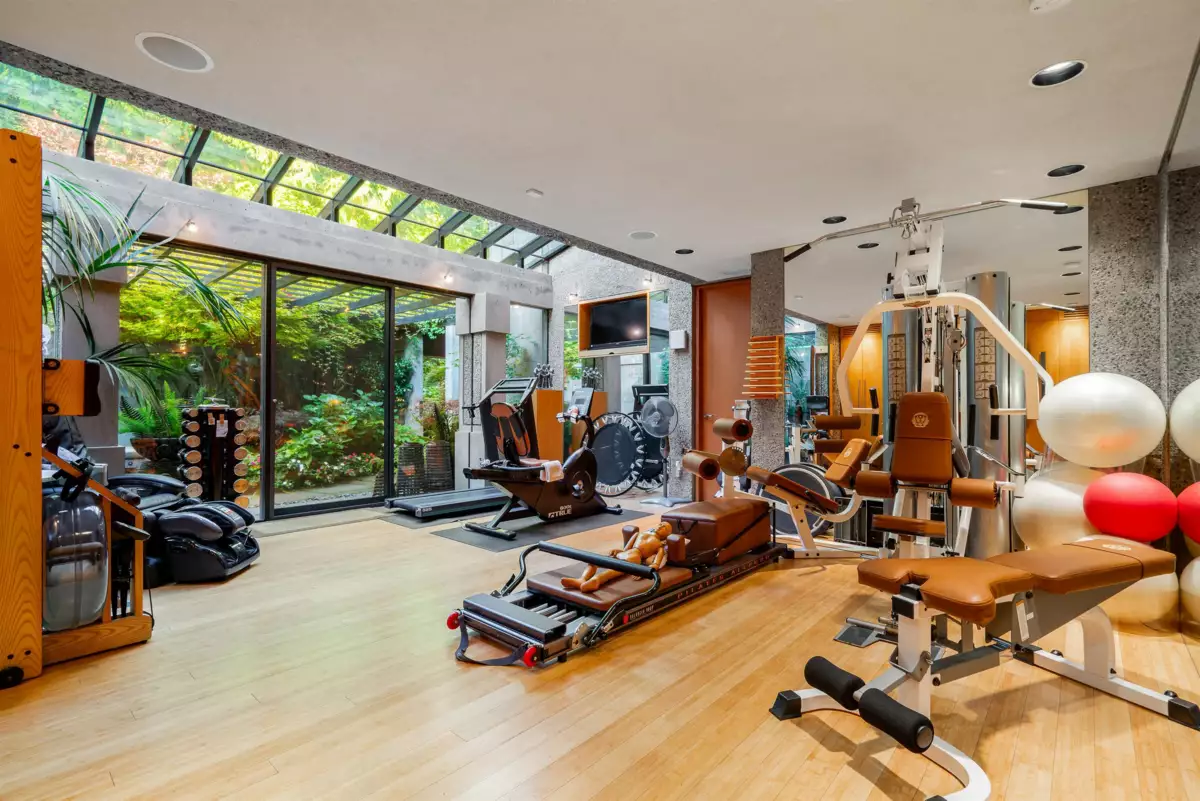 Staircase Photo of 14971 Prospect Avenue, White Rock, BC