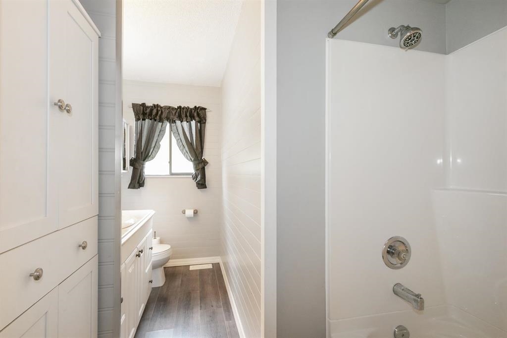 Powder Room Photo of 20272 46a Avenue, Langley, BC