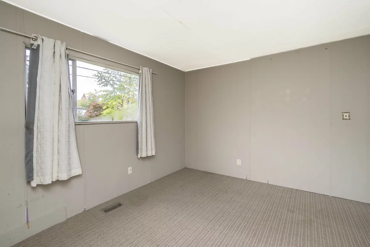 Entry Foyer Photo of 10331 155a Street, Surrey, BC