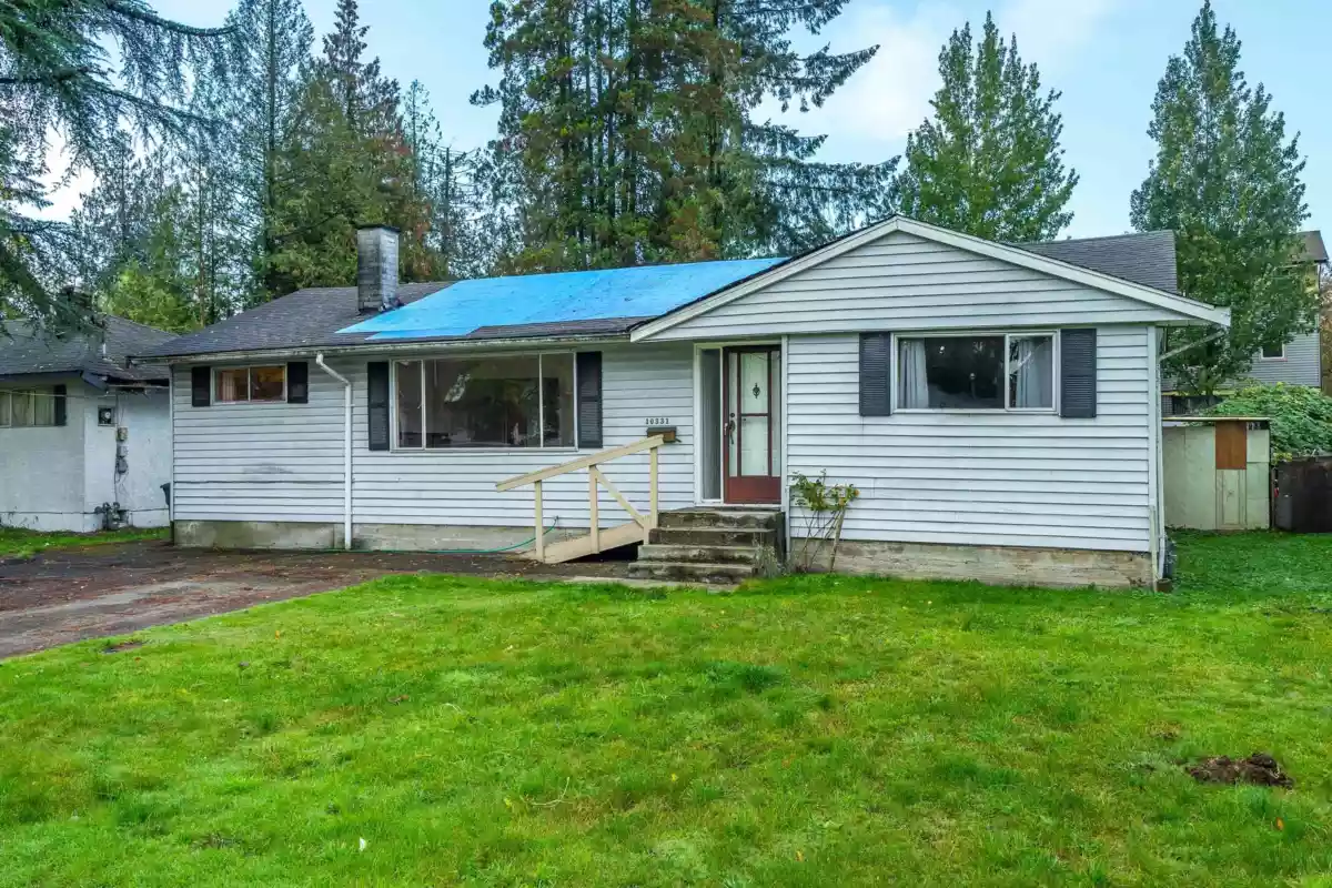 Family Room Photo of 10331 155a Street, Surrey, BC