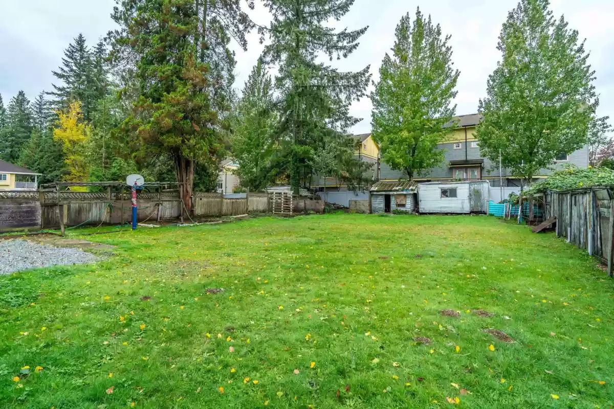 Front Yard Photo of 10331 155a Street, Surrey, BC