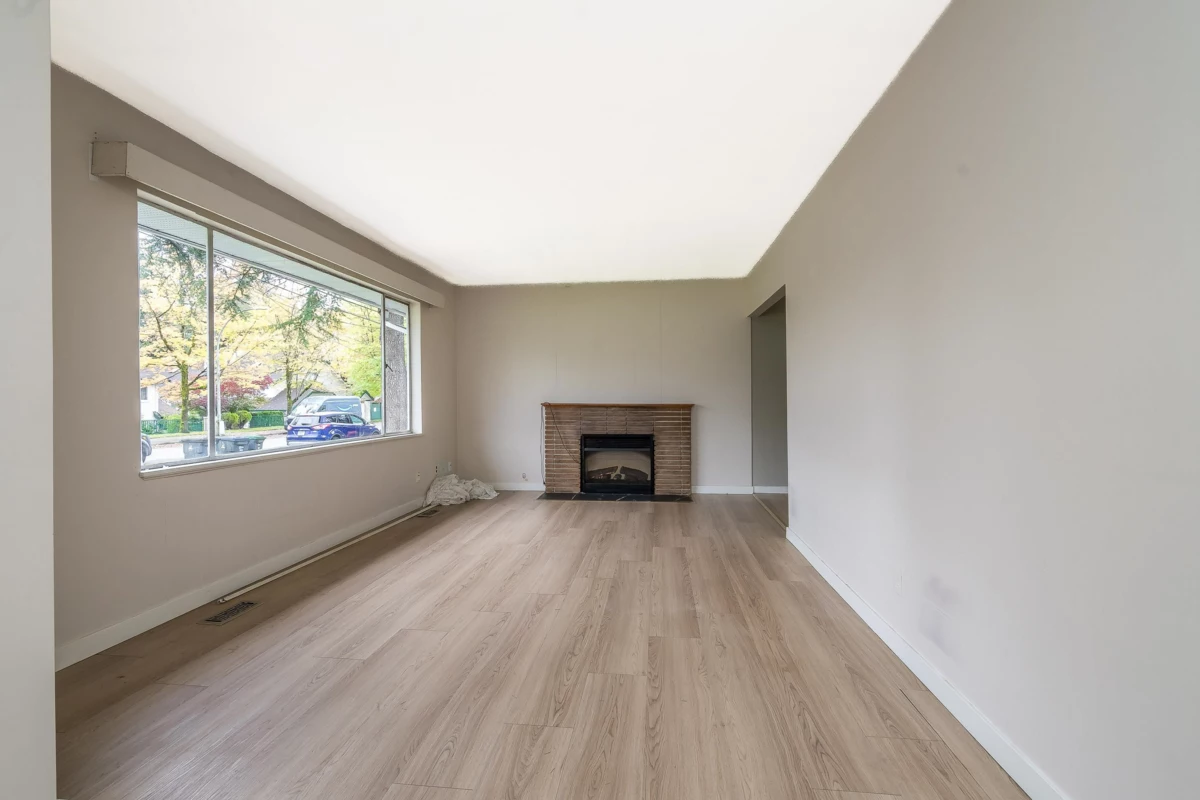 Kitchen Photo of 10331 155a Street, Surrey, BC