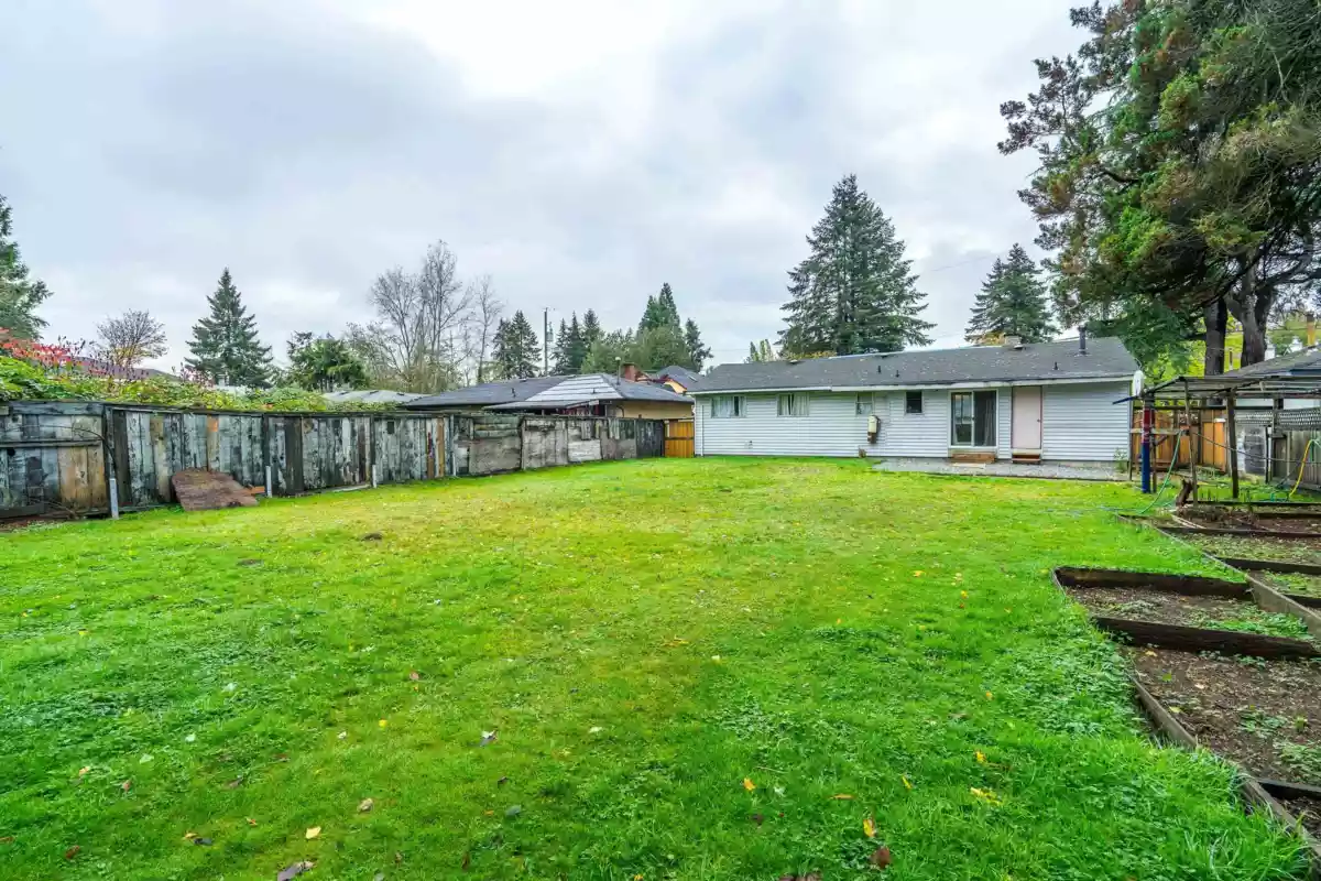 Swimming Pool Photo of 10331 155a Street, Surrey, BC