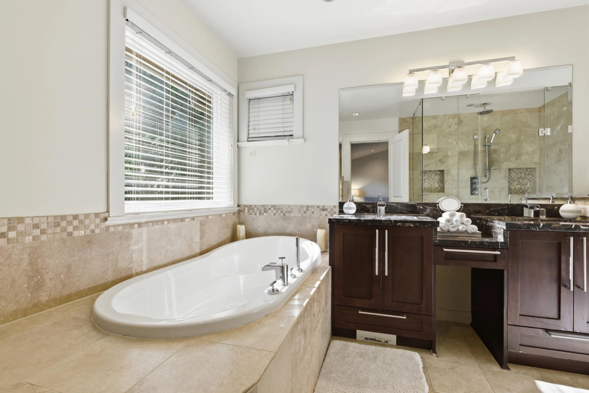 Entry Foyer Photo of 1017 Canyon Boulevard, North Vancouver, BC