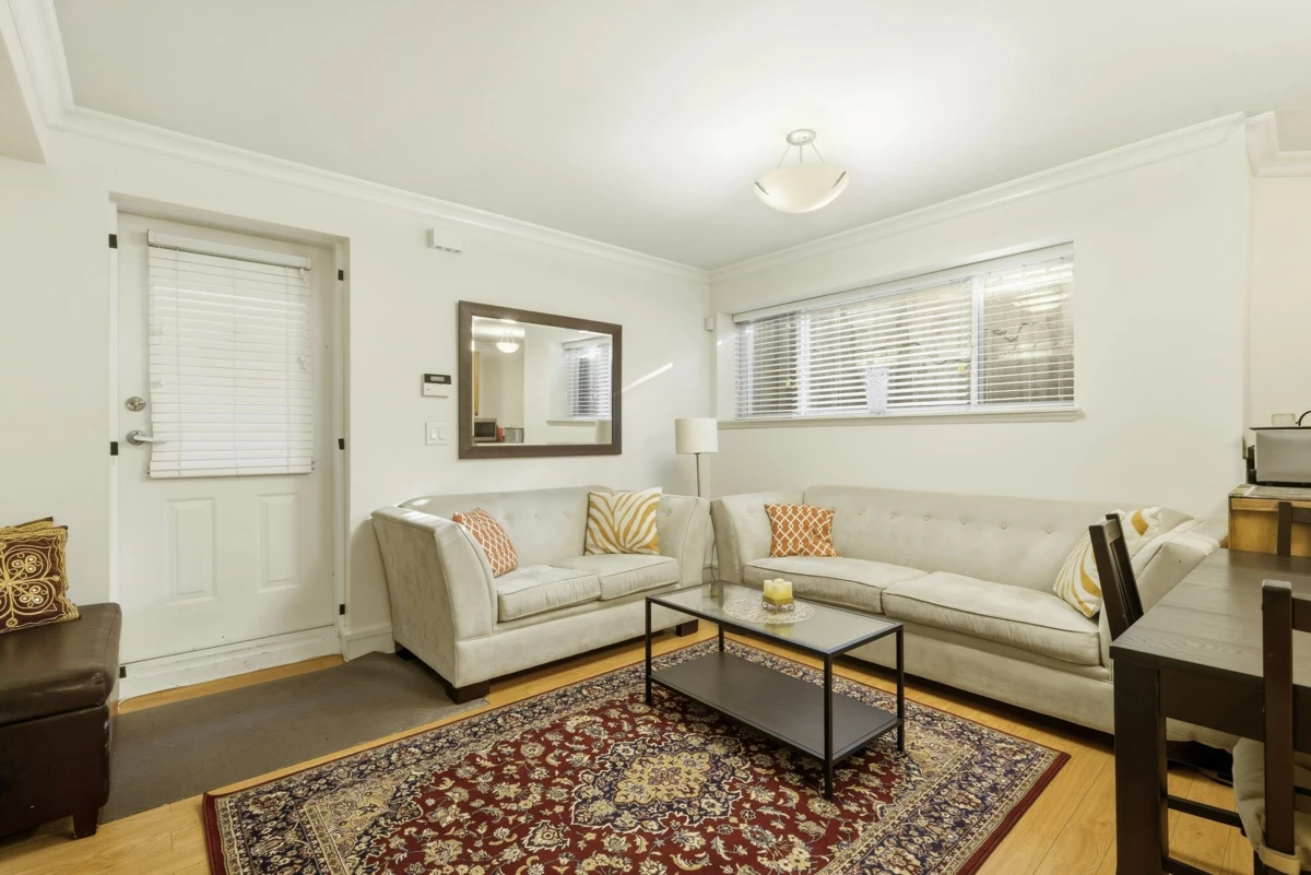 Front Yard Photo of 1017 Canyon Boulevard, North Vancouver, BC