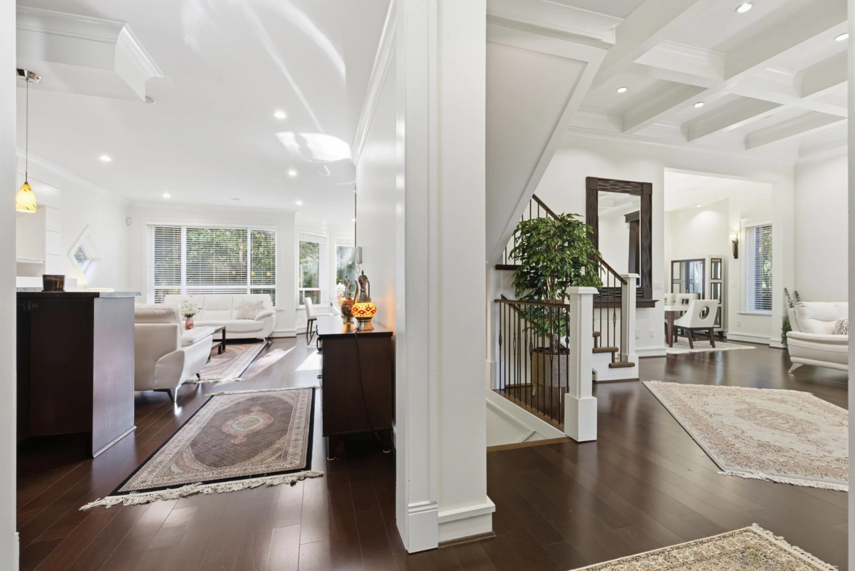 Kitchen Island Photo of 1017 Canyon Boulevard, North Vancouver, BC