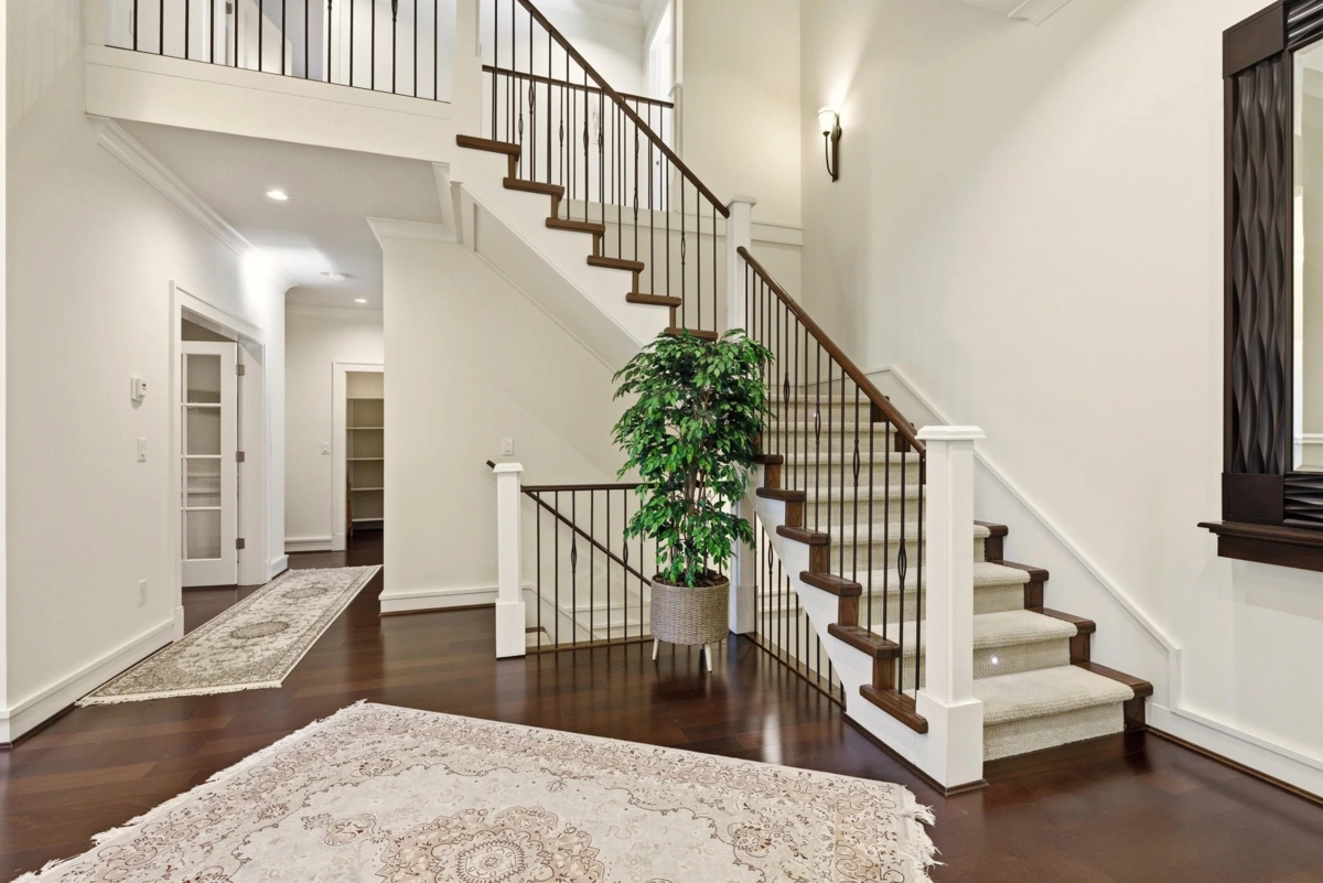 Living Room Photo of 1017 Canyon Boulevard, North Vancouver, BC