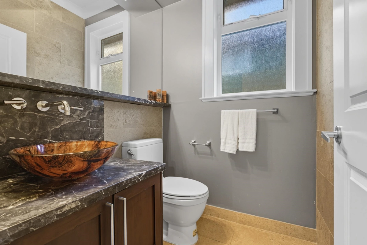 Staircase Photo of 1017 Canyon Boulevard, North Vancouver, BC