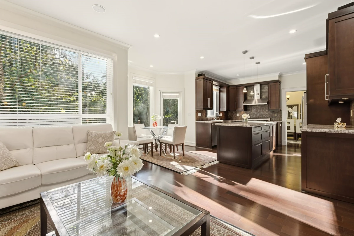 Walk-In Closet Photo of 1017 Canyon Boulevard, North Vancouver, BC