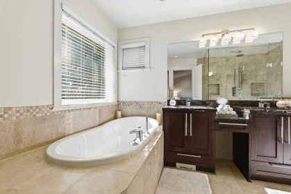 Entry Foyer Photo of 1017 Canyon Boulevard, North Vancouver, BC