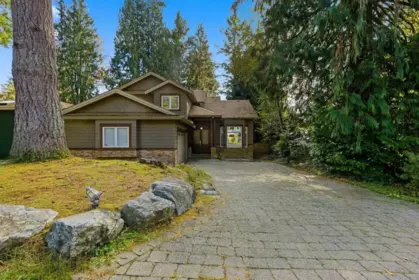 Hot Tub / Spa Photo of 1017 Canyon Boulevard, North Vancouver, BC