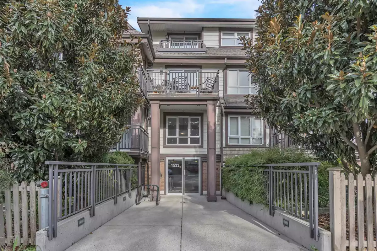 Living Room Photo of PH3 1533 E 8th Avenue, Vancouver, BC