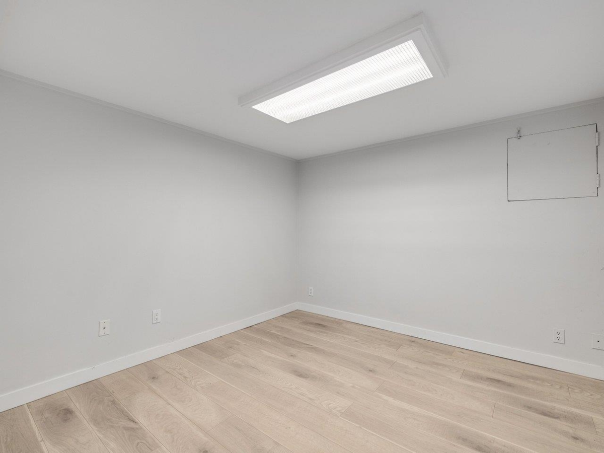 Basement Recreation Room Photo of 1154 Finlay Street, White Rock, BC