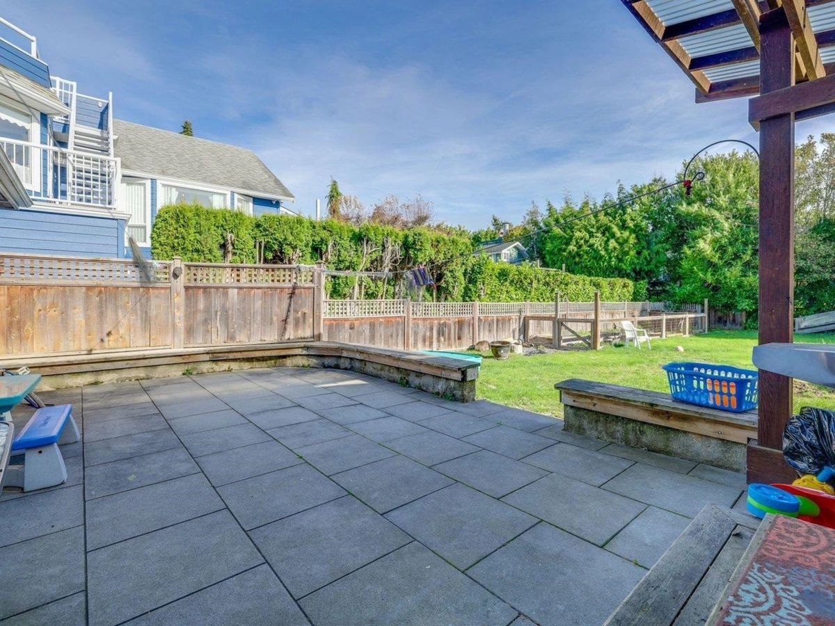 Entry Foyer Photo of 1154 Finlay Street, White Rock, BC