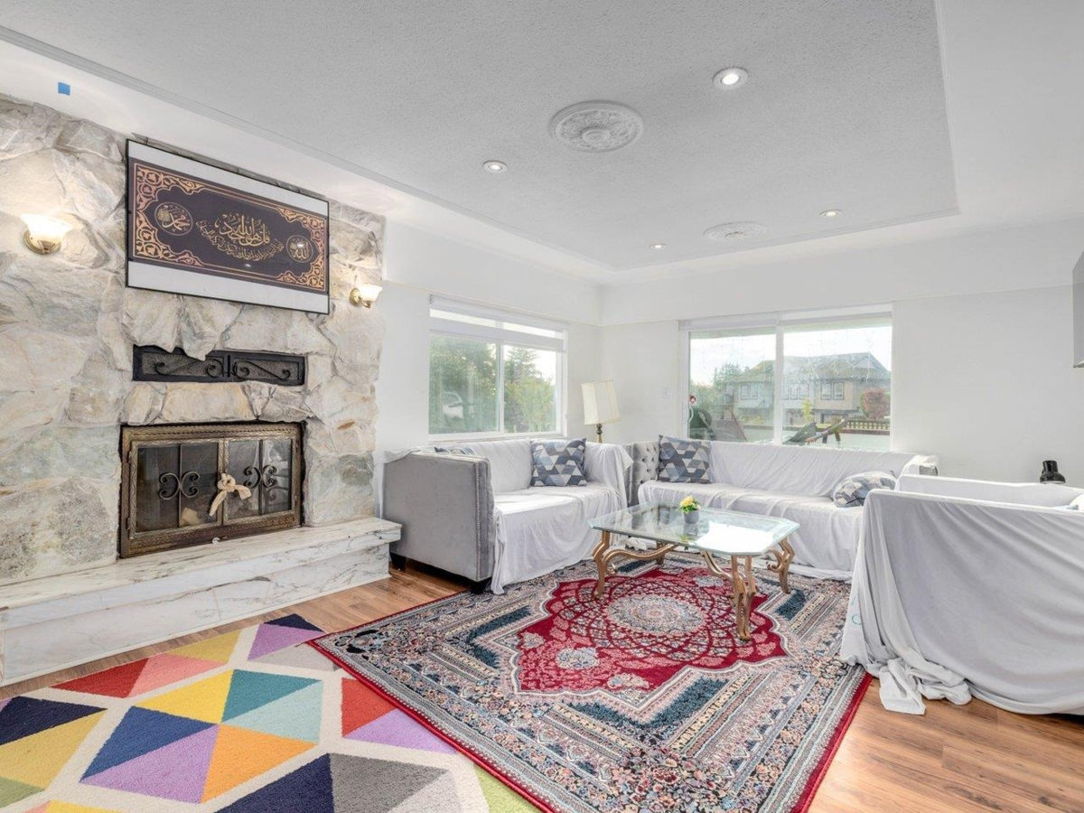 Kitchen Photo of 1154 Finlay Street, White Rock, BC