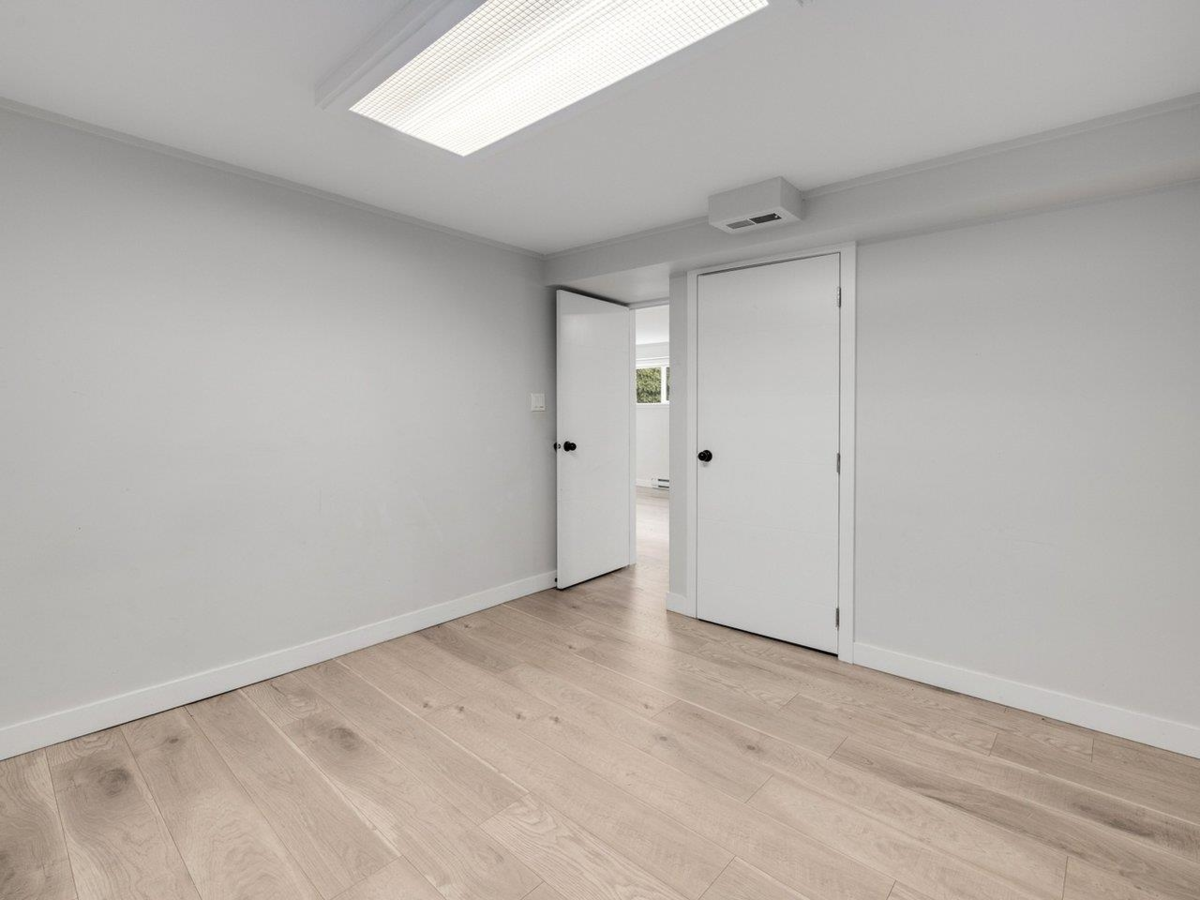 Laundry Room Photo of 1154 Finlay Street, White Rock, BC