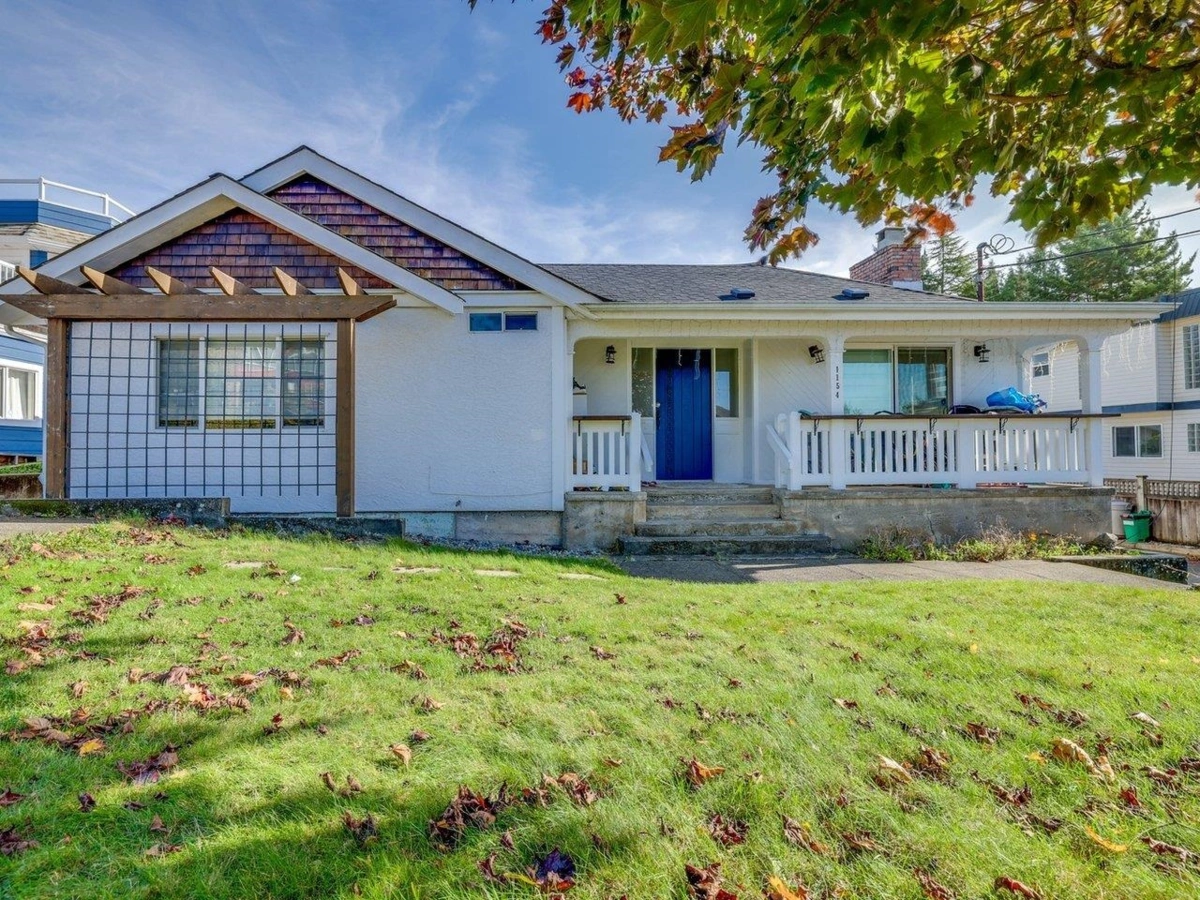 Living Room Photo of 1154 Finlay Street, White Rock, BC