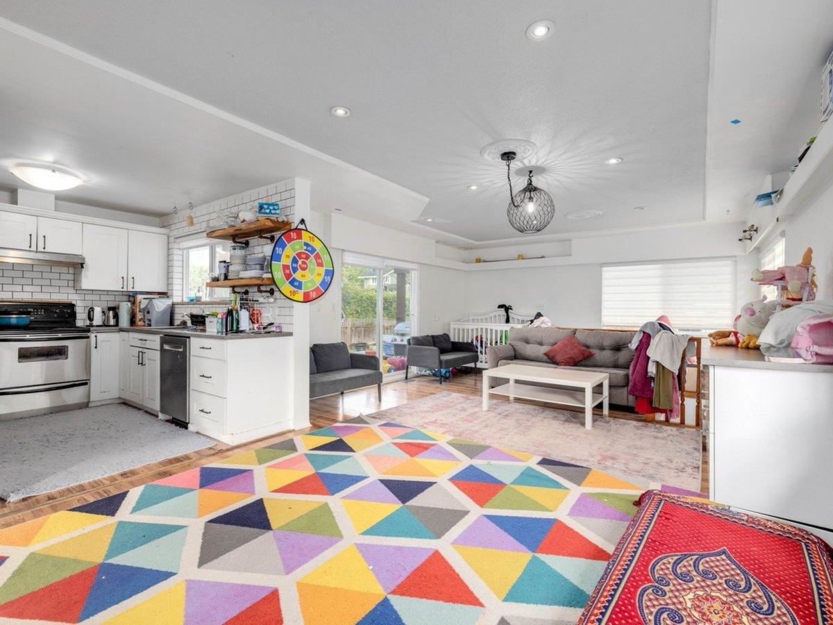 Pantry Photo of 1154 Finlay Street, White Rock, BC