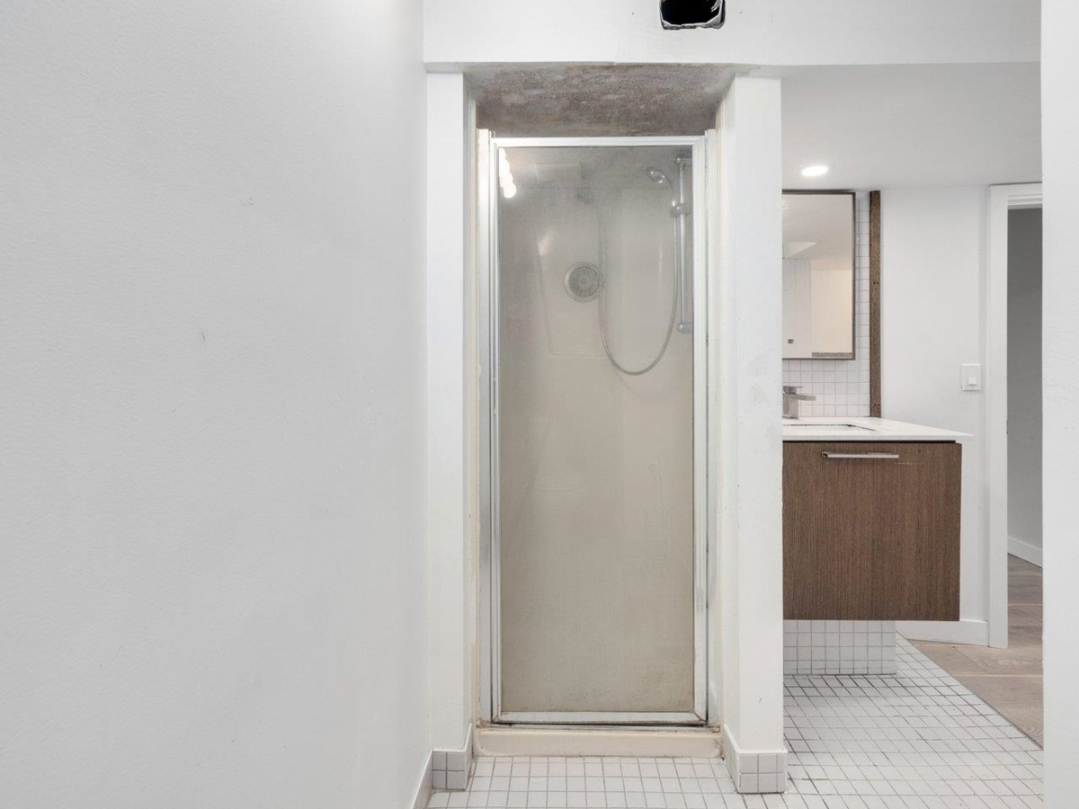 Powder Room Photo of 1154 Finlay Street, White Rock, BC