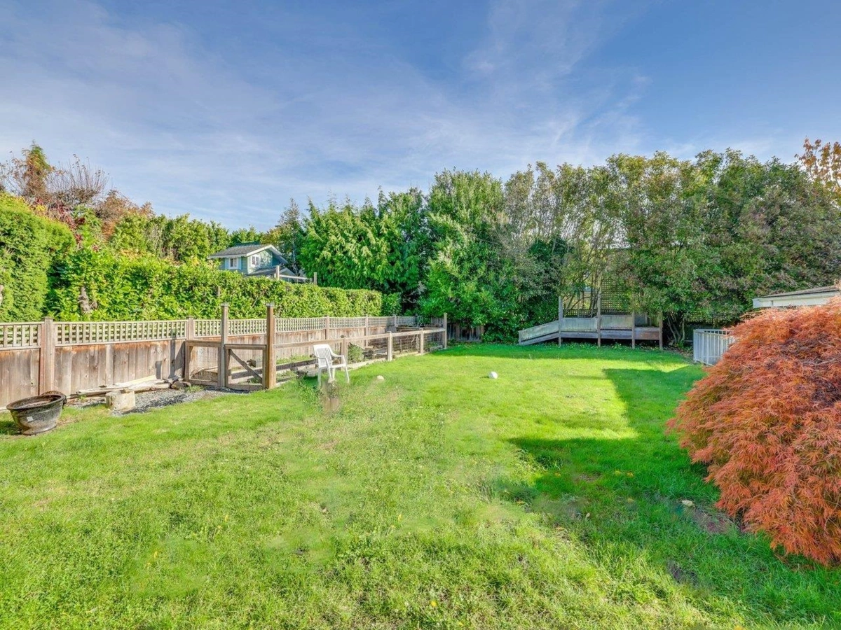 Staircase Photo of 1154 Finlay Street, White Rock, BC