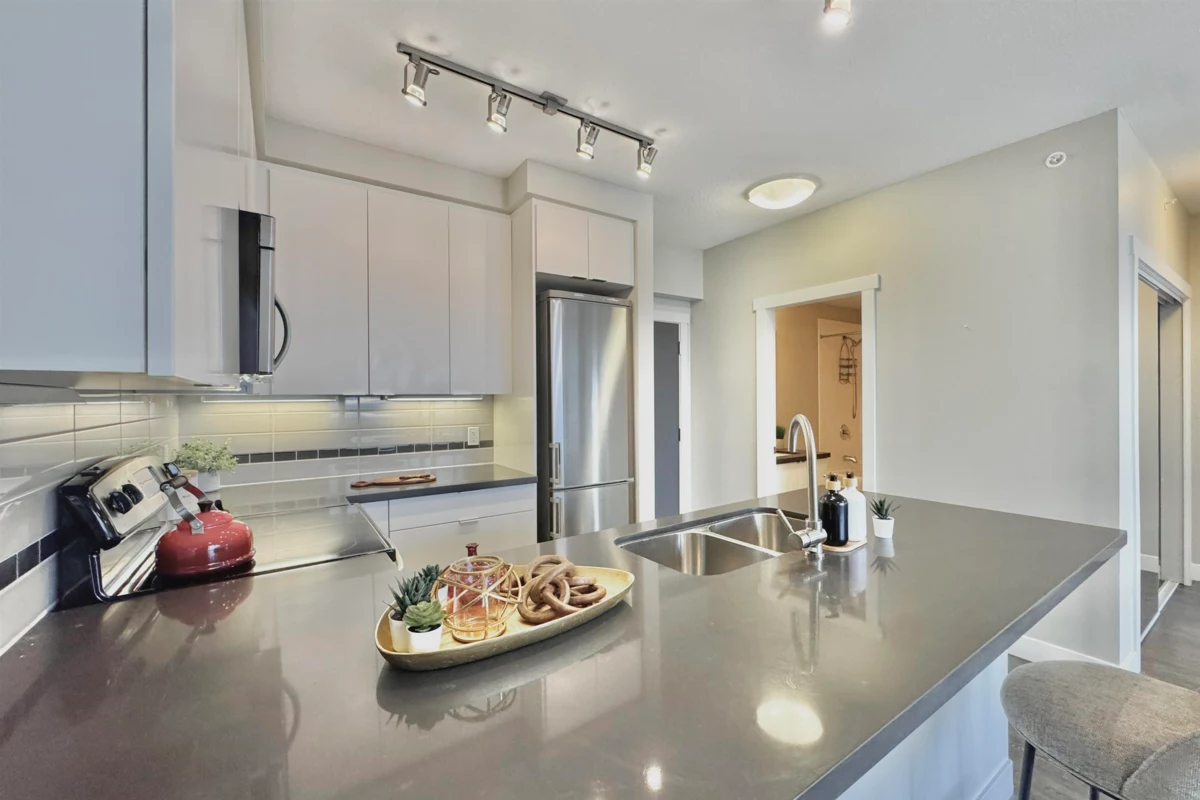 Kitchen Island Photo of 1103 9025 Highland Court, Burnaby, BC