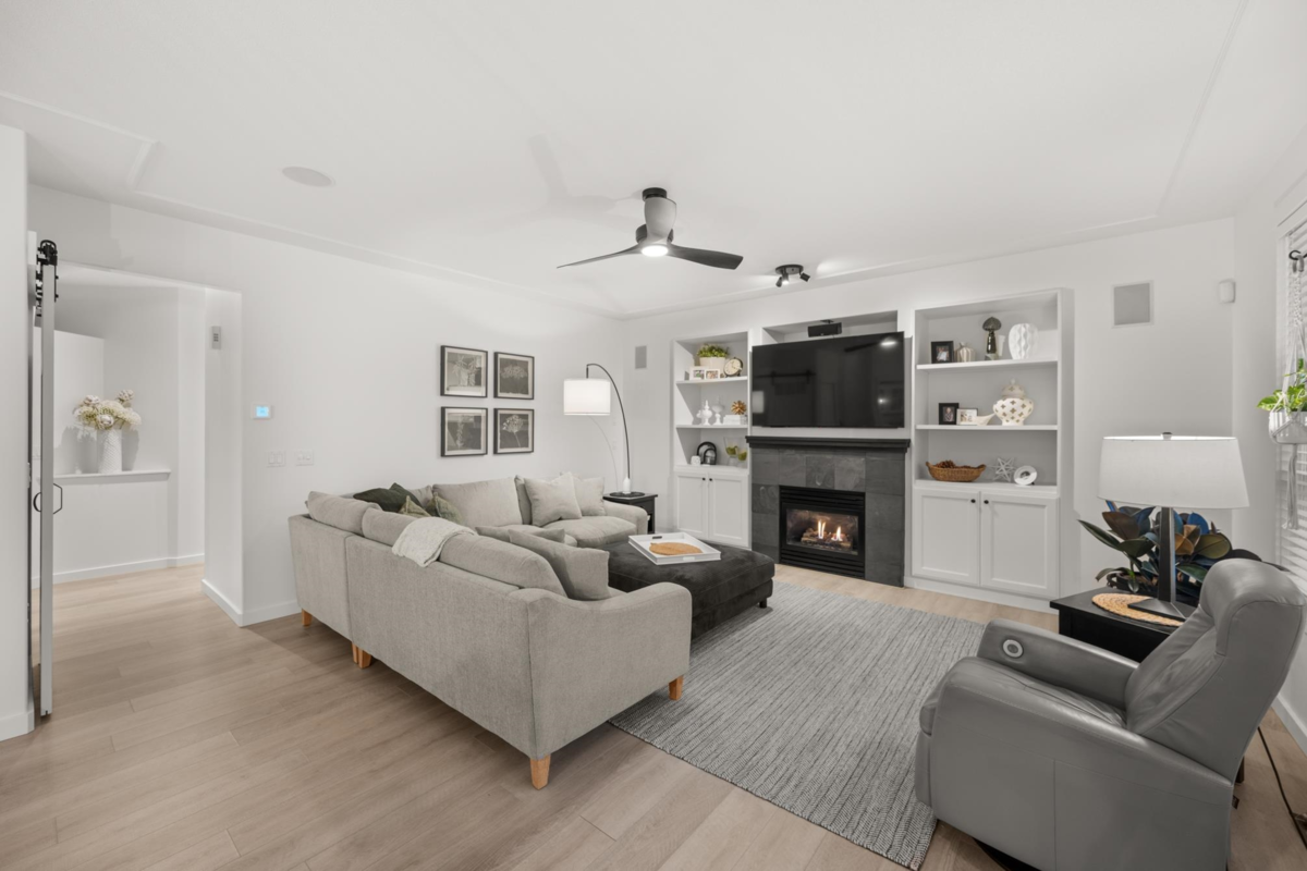 Dining Area Photo of 18955 69 Avenue, Surrey, BC