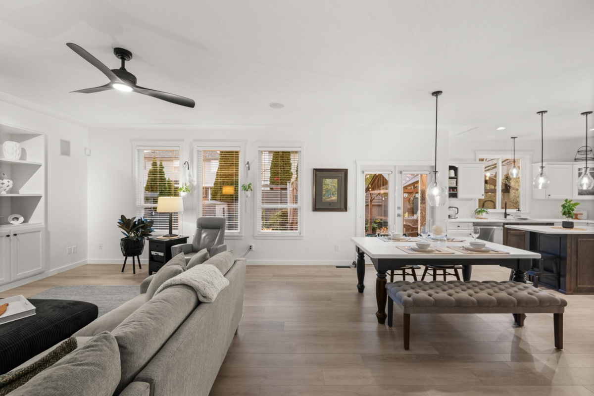 Family Room Photo of 18955 69 Avenue, Surrey, BC