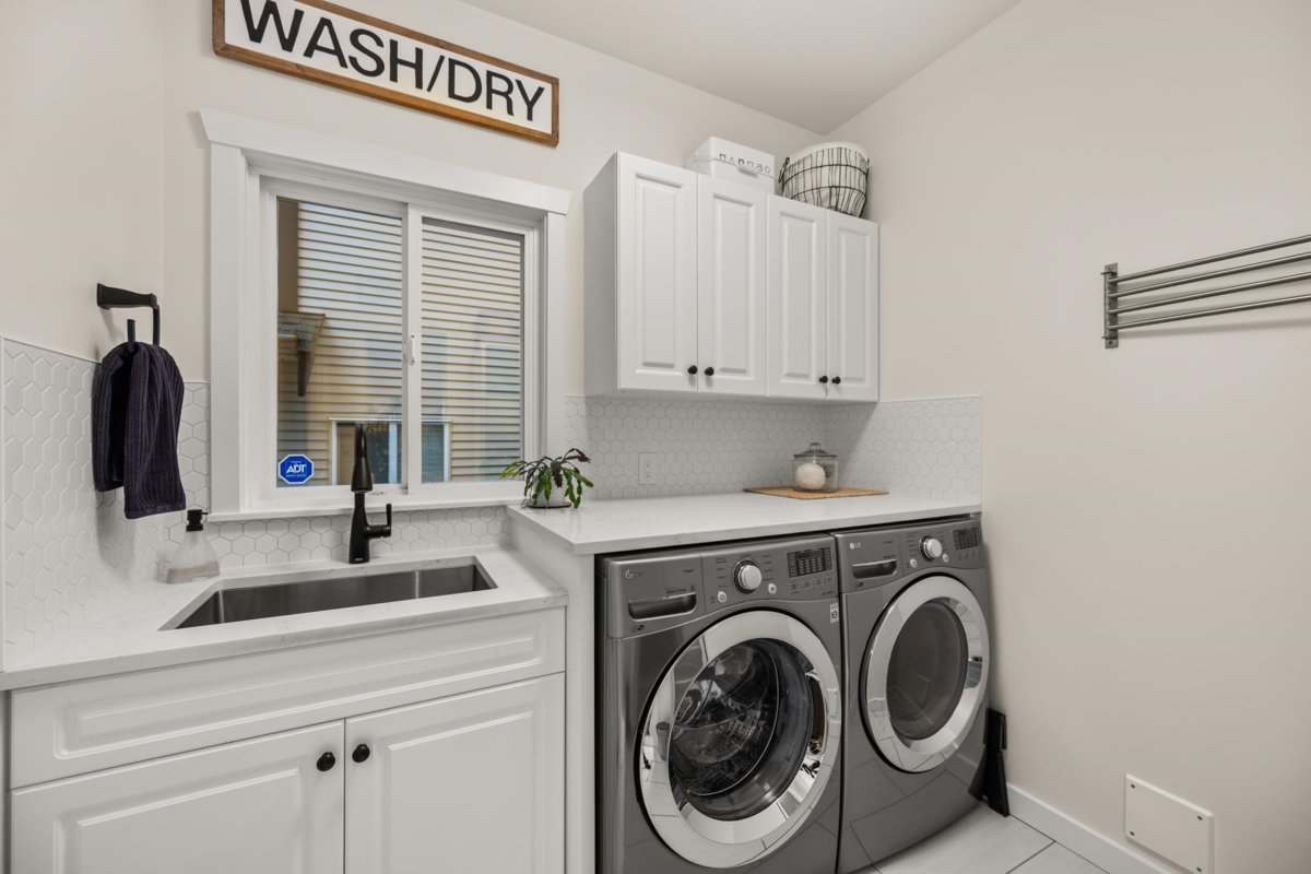 Laundry Room Photo of 18955 69 Avenue, Surrey, BC
